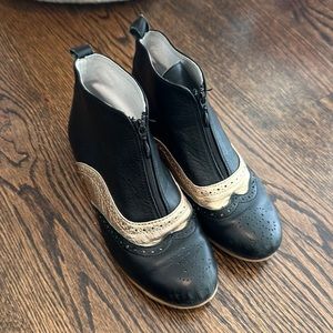 LMDI Collection girls booties with zipper. Size EU 31/ US 13